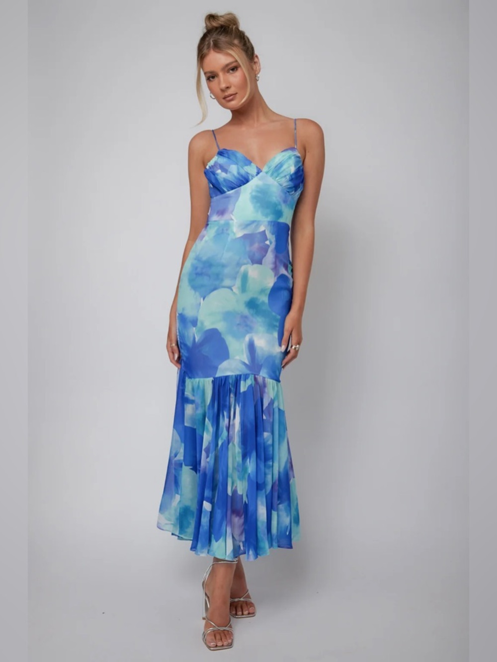 NWT Selfie Leslie Sunni Low Back Midi Dress Floral Blue size small